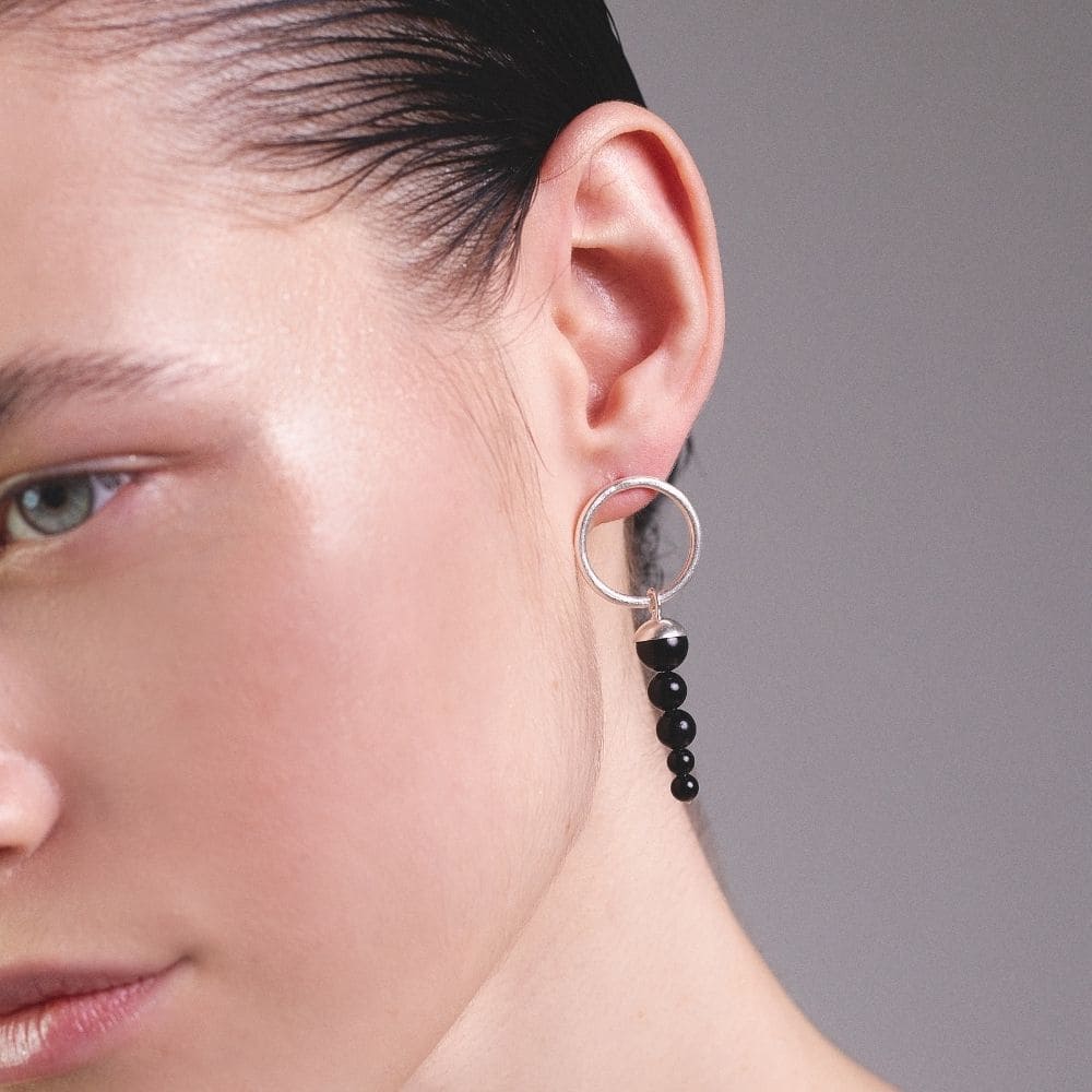 Arete Galatea Mini Silver Piedras Naturales diseño monderno minimalista joya mujer