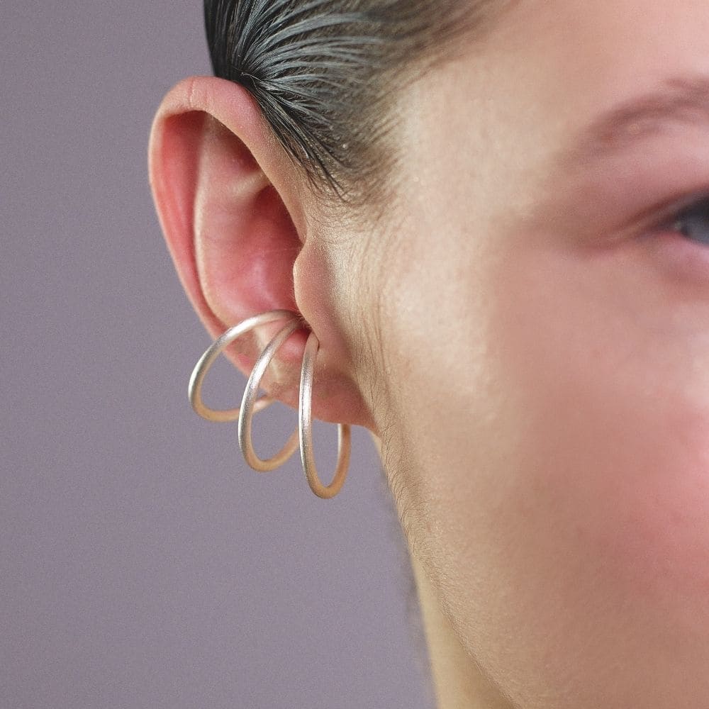 Ear Cuff Lumina Maxi Silver para mujer moderna estilo minimalista contemporaneo